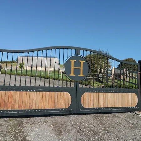 Foxes Den * Allerston