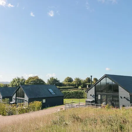 Foxes Den * Allerston