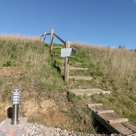 Foxes Den * Allerston