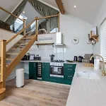 Foxes Den Allerston
